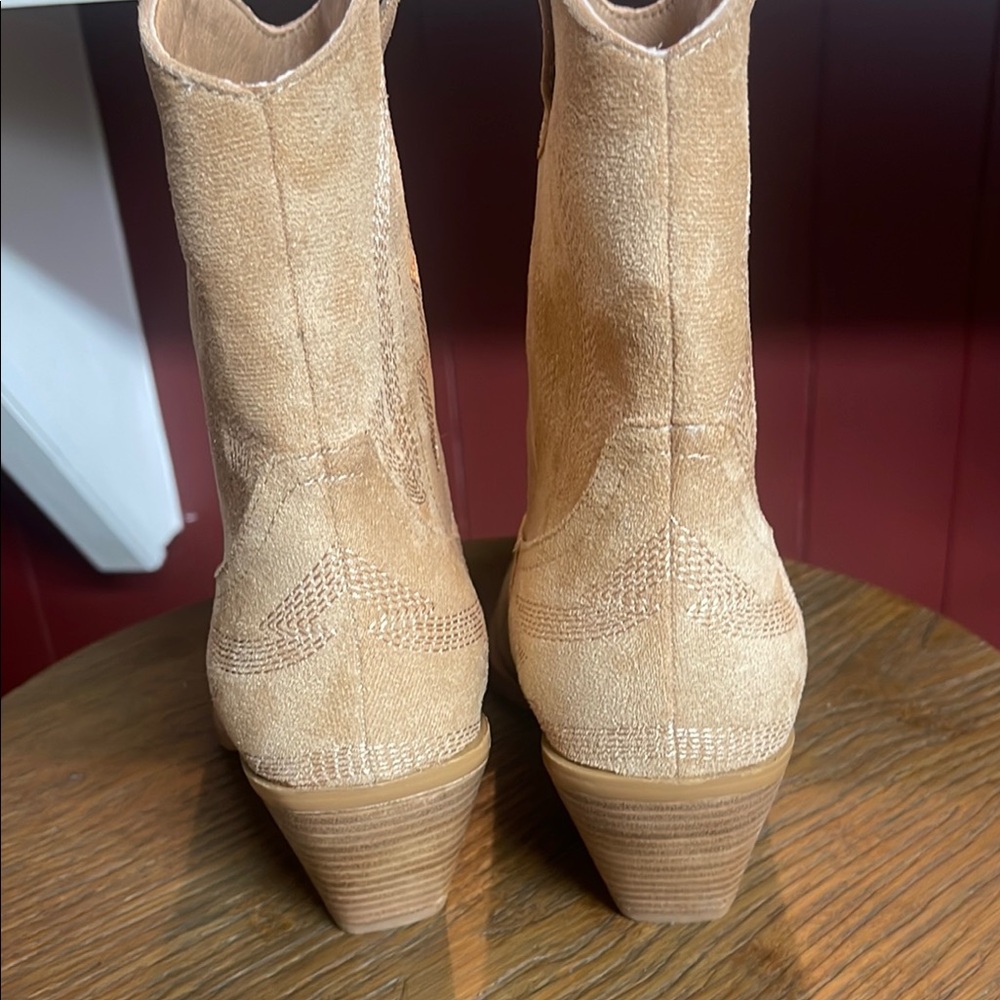 Silver-Tipped Tan Above Ankle Booties Western Style - Picture 6 of 11